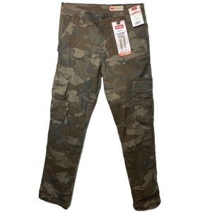 NWT Wrangler Camo Cargo Pants